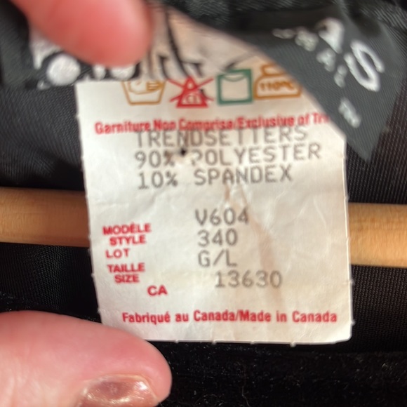 Made in 🇨🇦 vintage black velvet t-shirt - Picture 2 of 3